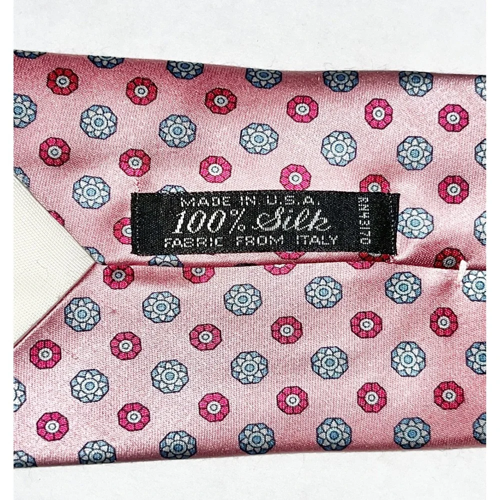 Oakton Ltd Mens Tie Pink Silk‎ Geometric Medallion Made in USA Italian Fabric